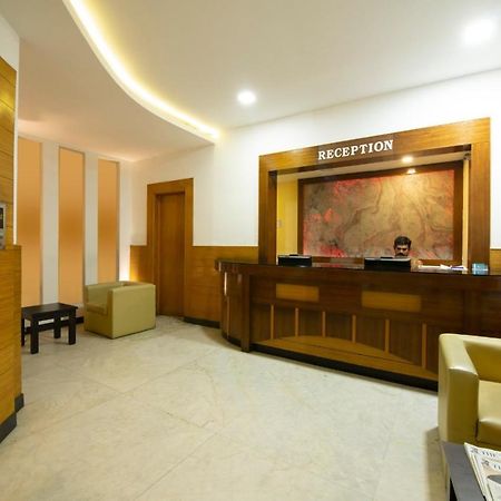 Comfy Luxury Hotel Бангалор Екстериор снимка