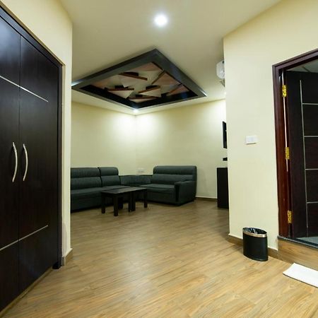 Comfy Luxury Hotel Бангалор Екстериор снимка