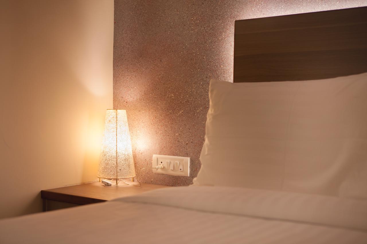 Comfy Luxury Hotel Бангалор Стая снимка