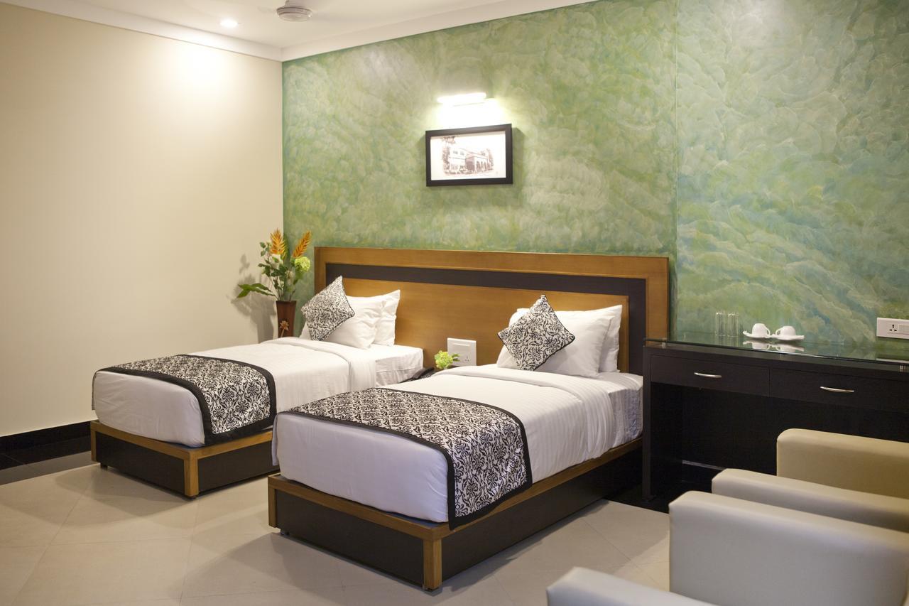 Comfy Luxury Hotel Бангалор Екстериор снимка