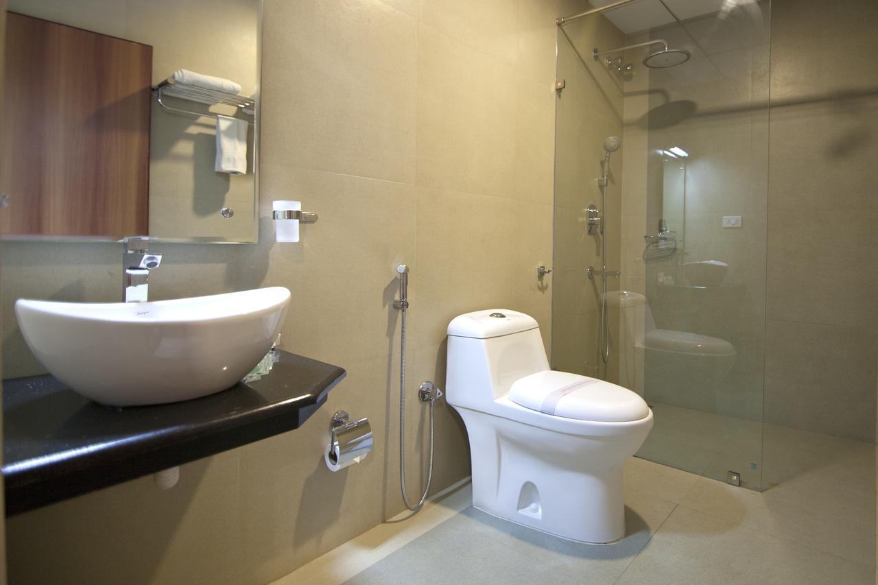 Comfy Luxury Hotel Бангалор Екстериор снимка