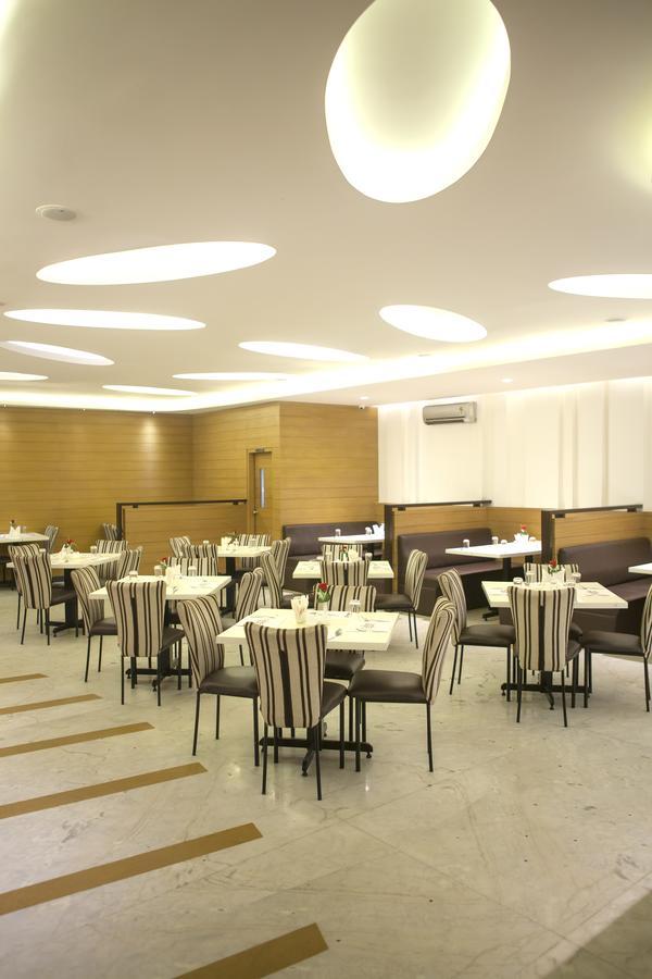 Comfy Luxury Hotel Бангалор Екстериор снимка