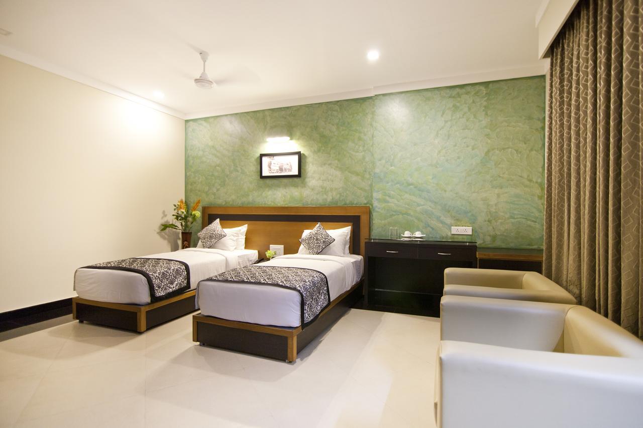 Comfy Luxury Hotel Бангалор Екстериор снимка