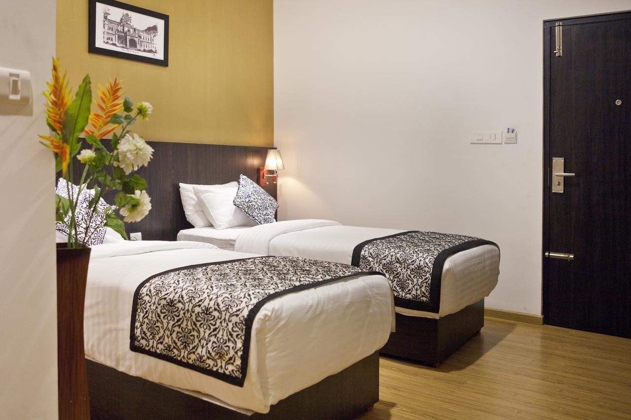 Comfy Luxury Hotel Бангалор Екстериор снимка