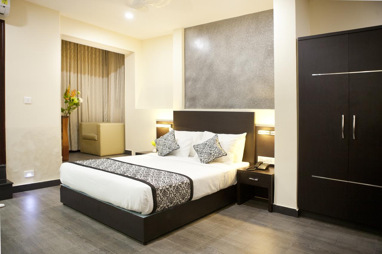 Comfy Luxury Hotel Бангалор Екстериор снимка