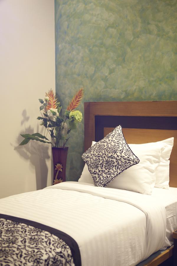Comfy Luxury Hotel Бангалор Екстериор снимка