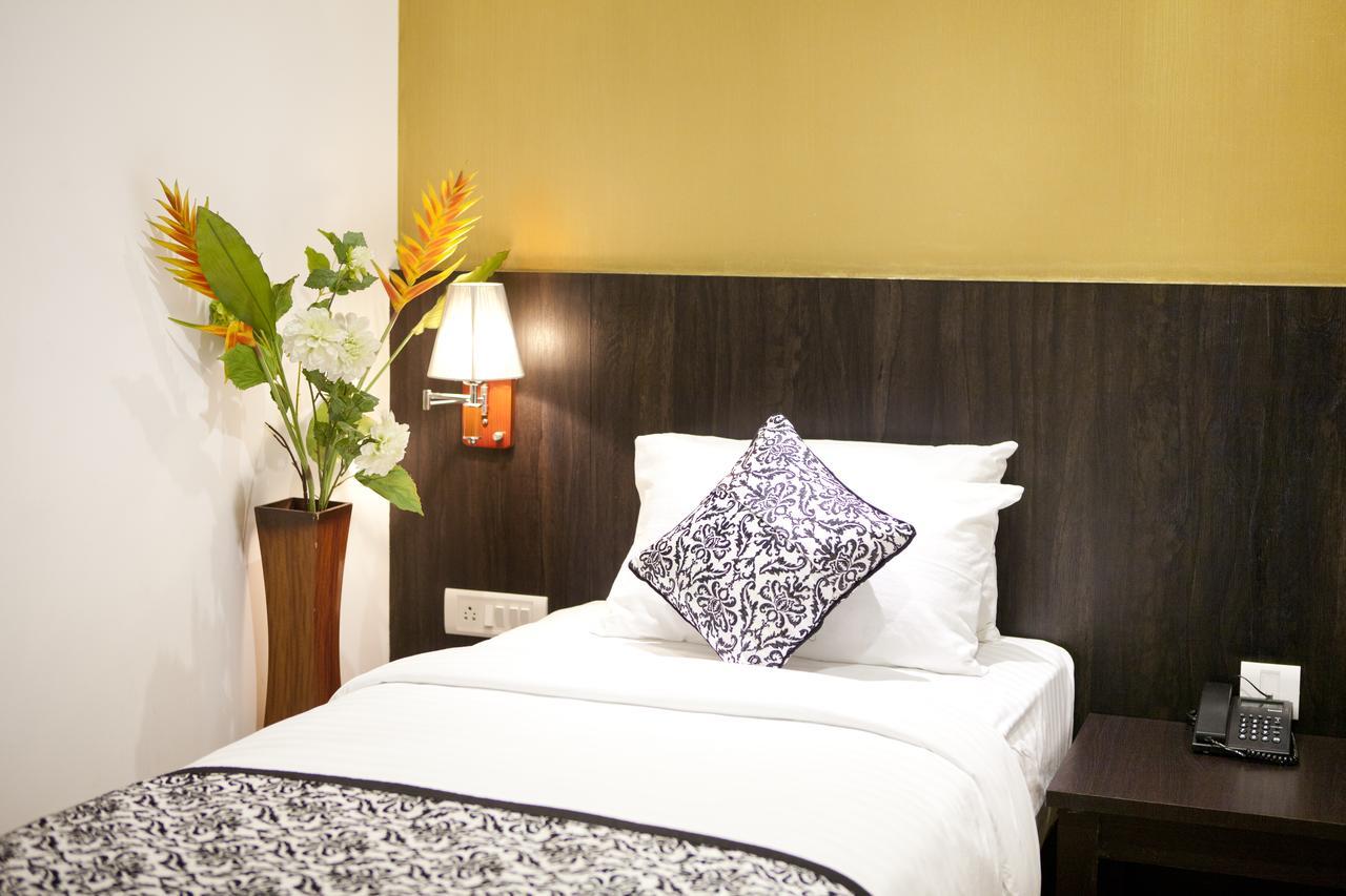 Comfy Luxury Hotel Бангалор Екстериор снимка