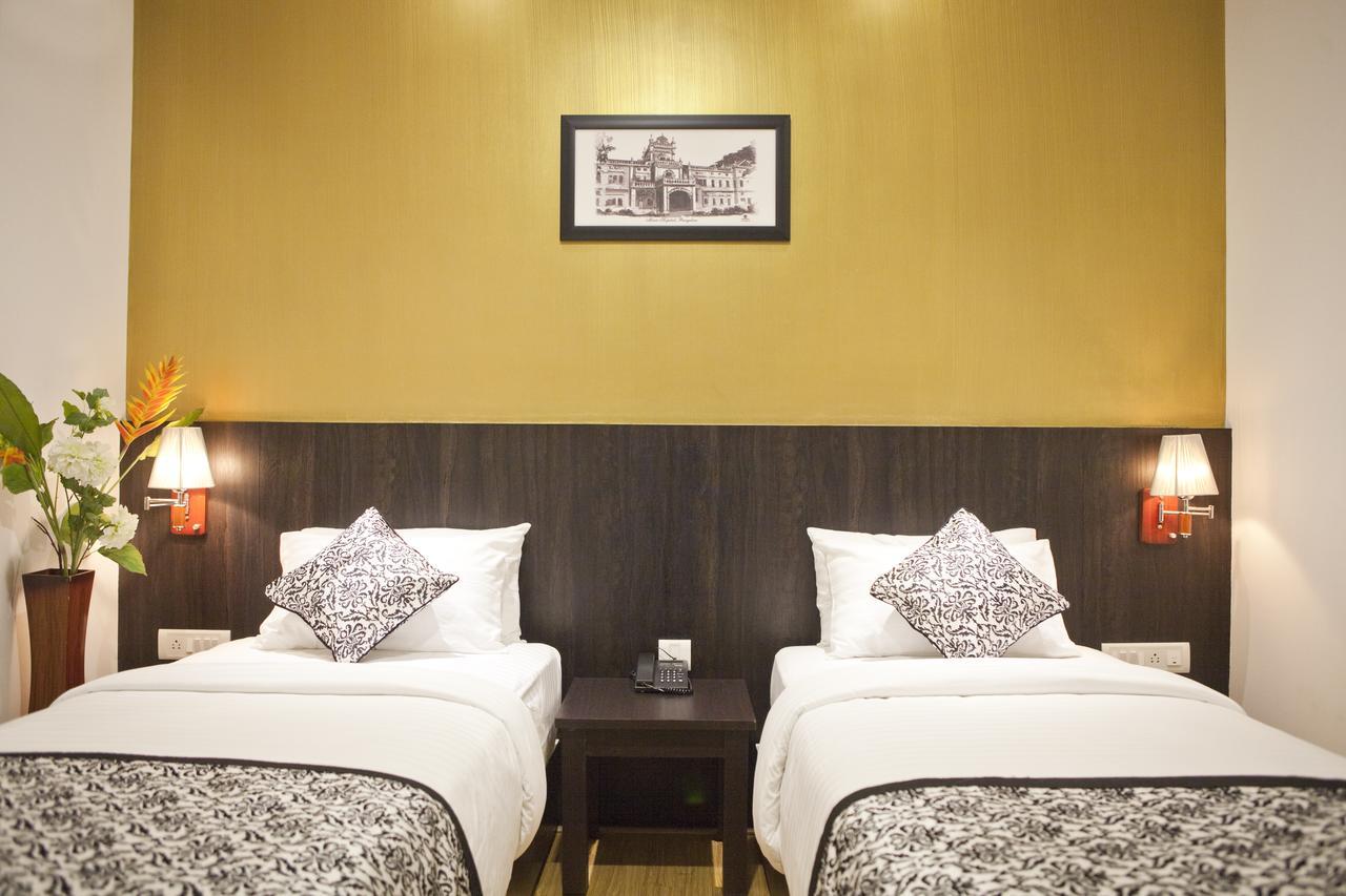 Comfy Luxury Hotel Бангалор Екстериор снимка