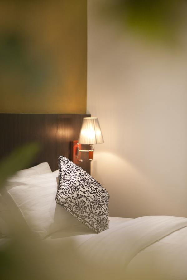 Comfy Luxury Hotel Бангалор Екстериор снимка