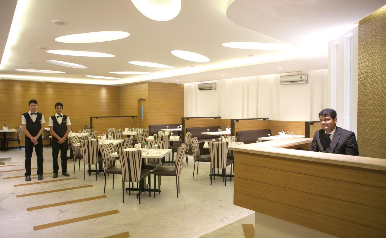 Comfy Luxury Hotel Бангалор Екстериор снимка
