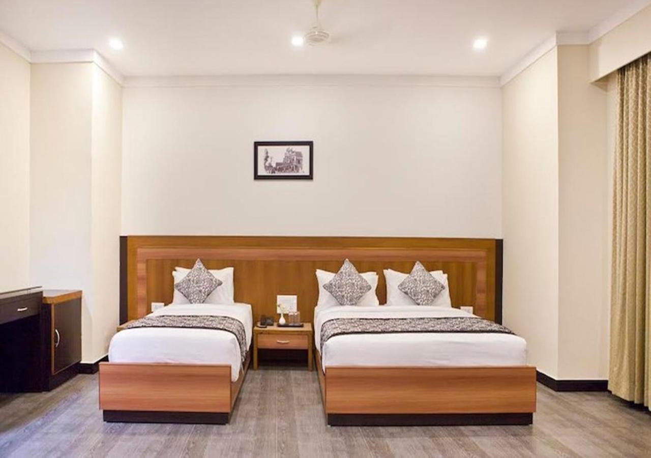 Comfy Luxury Hotel Бангалор Екстериор снимка