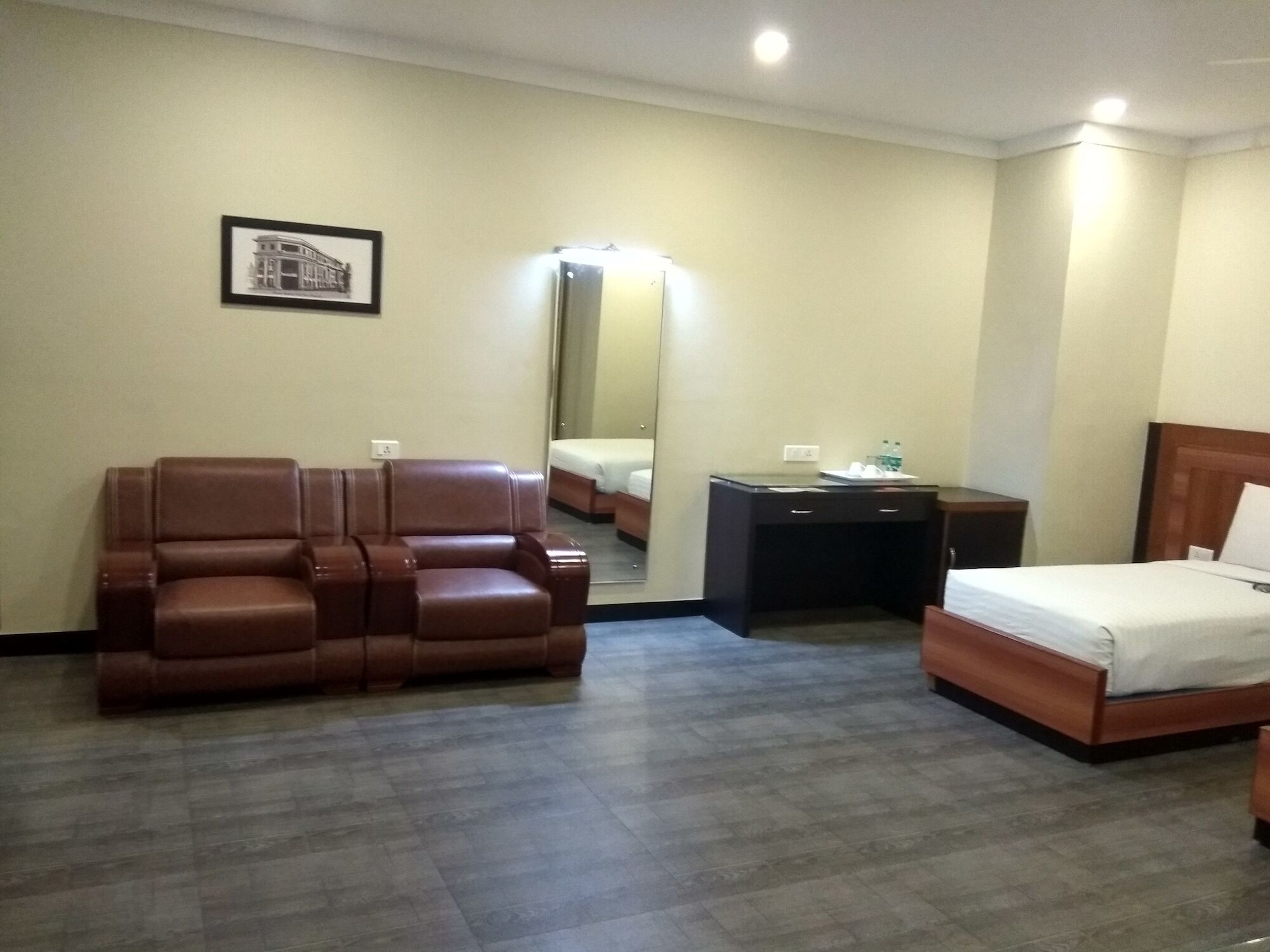 Comfy Luxury Hotel Бангалор Екстериор снимка