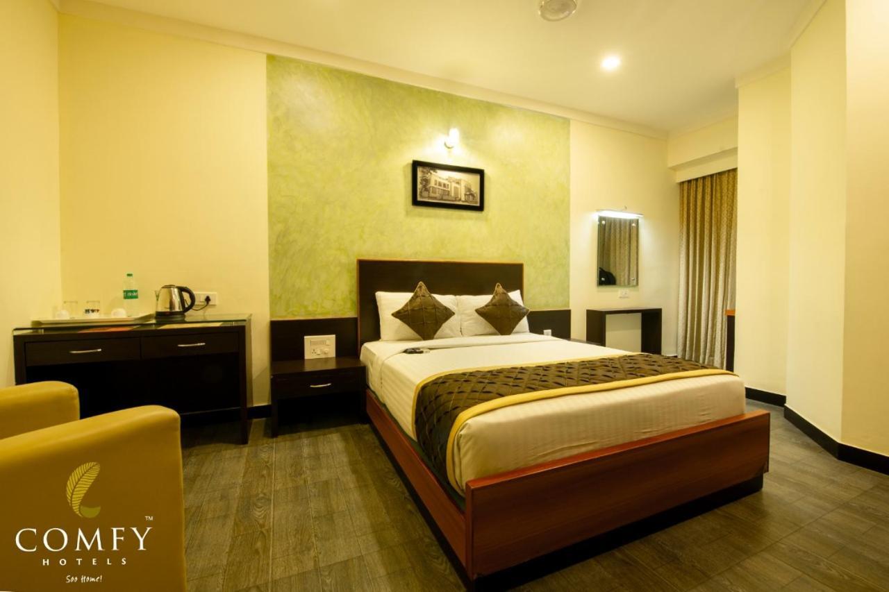 Comfy Luxury Hotel Бангалор Екстериор снимка