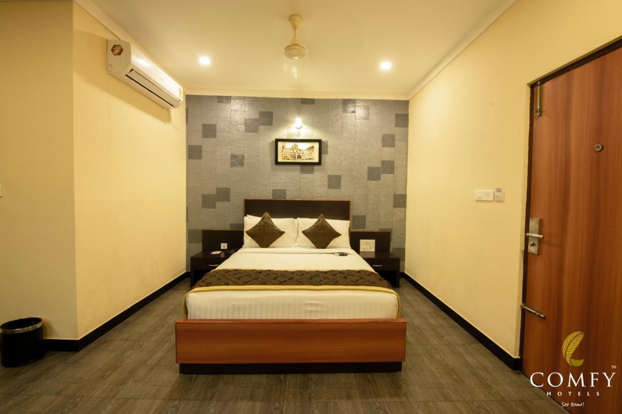 Comfy Luxury Hotel Бангалор Екстериор снимка