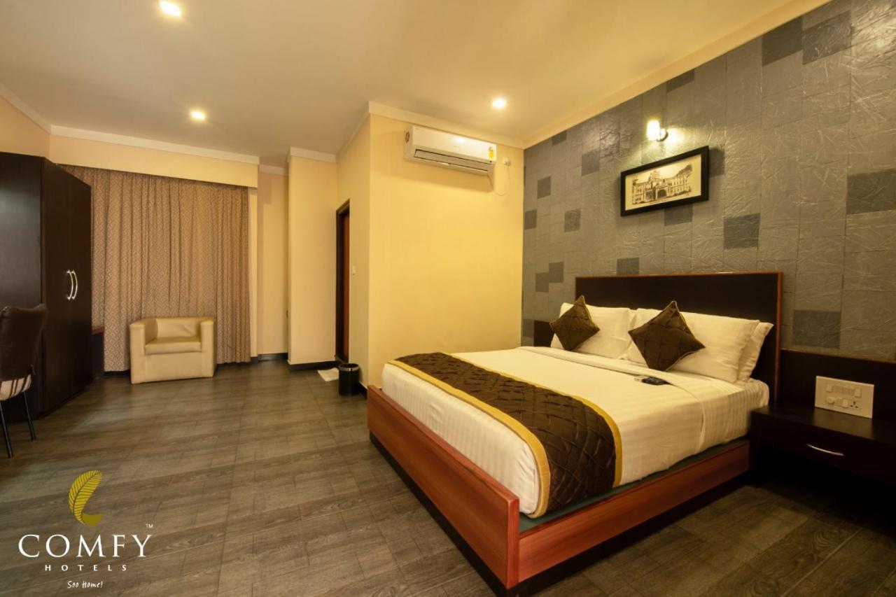 Comfy Luxury Hotel Бангалор Екстериор снимка