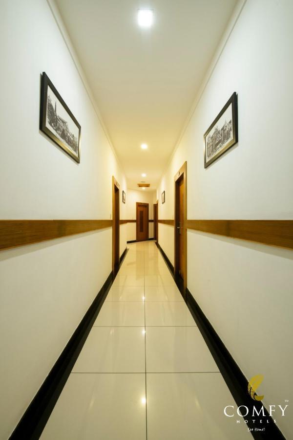 Comfy Luxury Hotel Бангалор Екстериор снимка