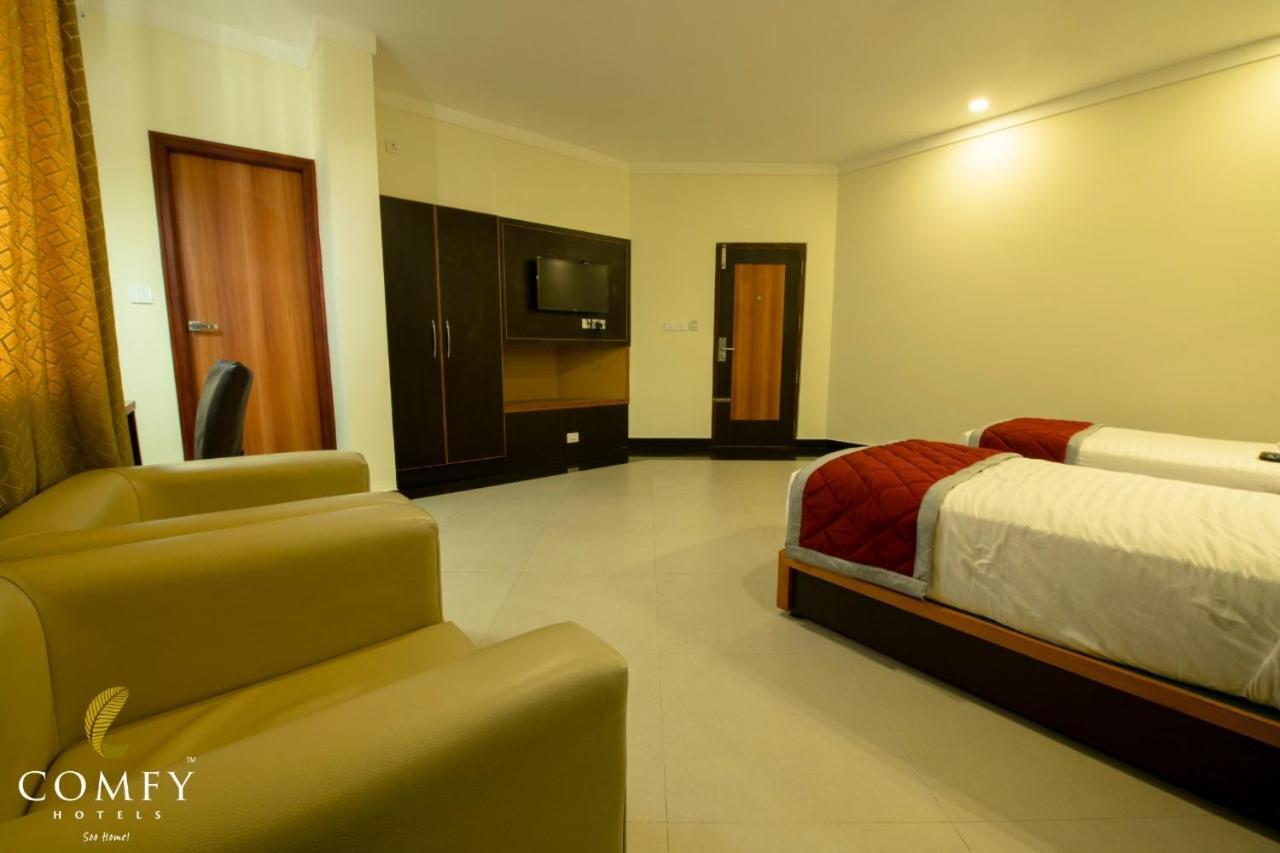 Comfy Luxury Hotel Бангалор Екстериор снимка