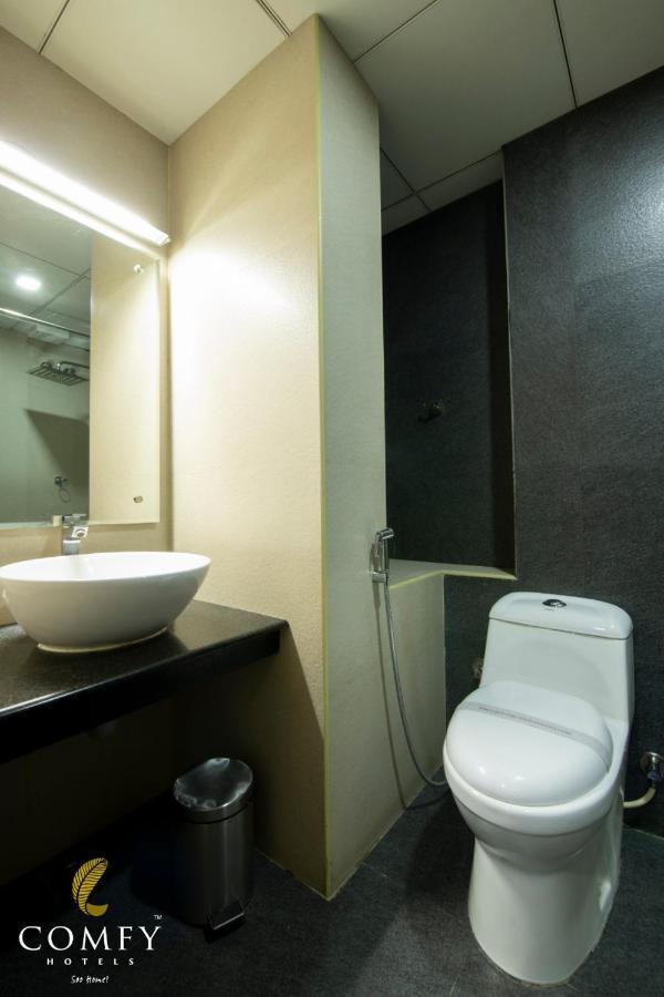 Comfy Luxury Hotel Бангалор Екстериор снимка