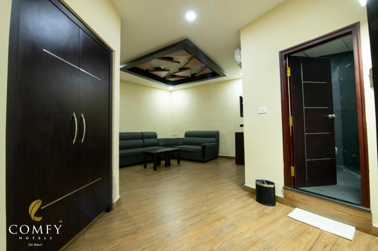 Comfy Luxury Hotel Бангалор Екстериор снимка
