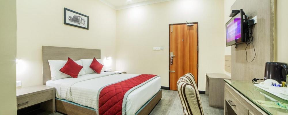 Comfy Luxury Hotel Бангалор Екстериор снимка