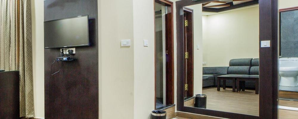 Comfy Luxury Hotel Бангалор Екстериор снимка