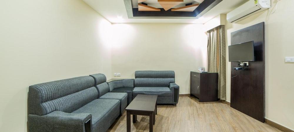 Comfy Luxury Hotel Бангалор Екстериор снимка